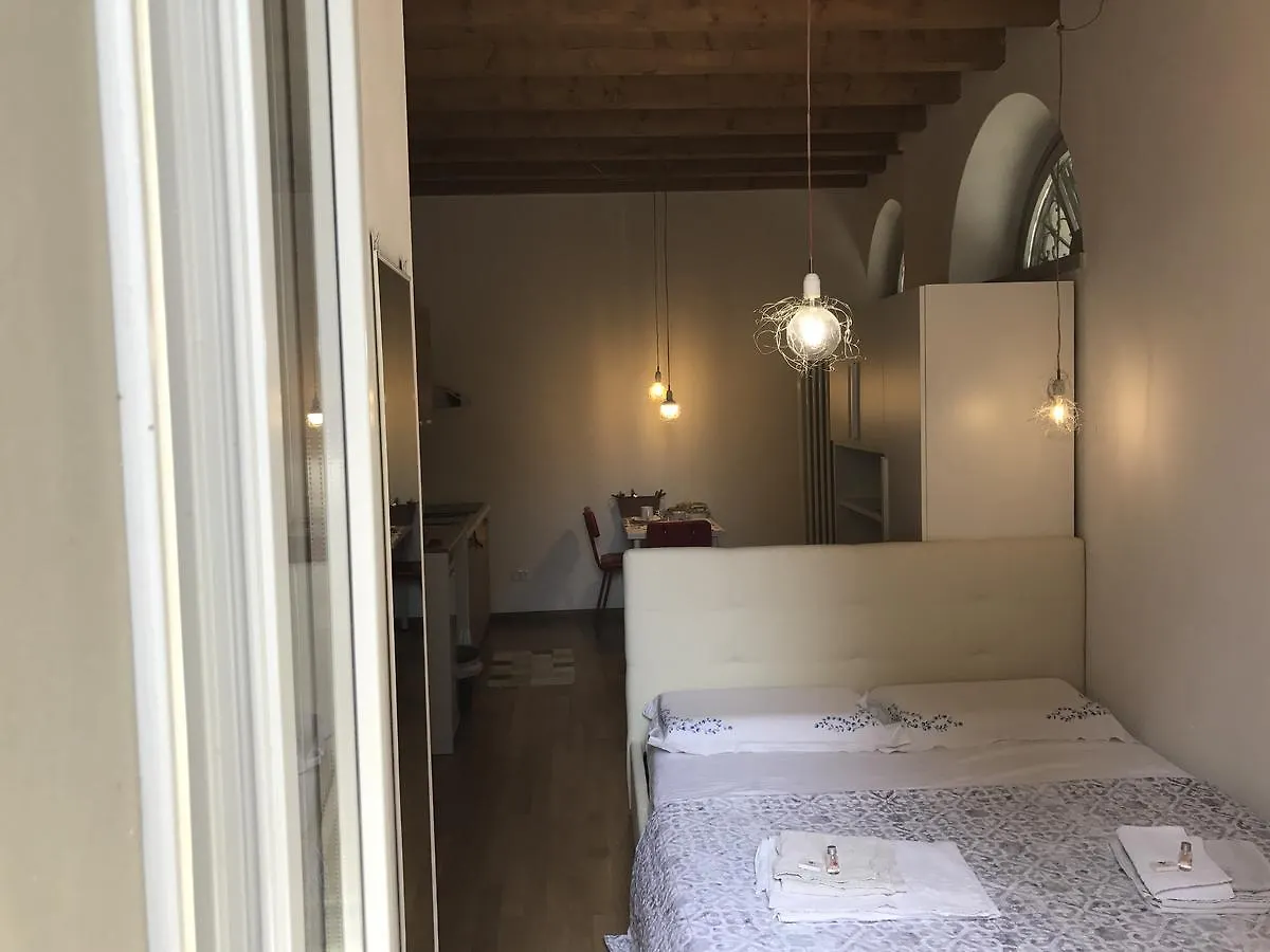 Myroom Citta Alta 1 Bergamo 2*,  Italy